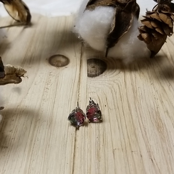 Gorgeous Silver Plated round studs w/pink CZ - Picture 3 of 5